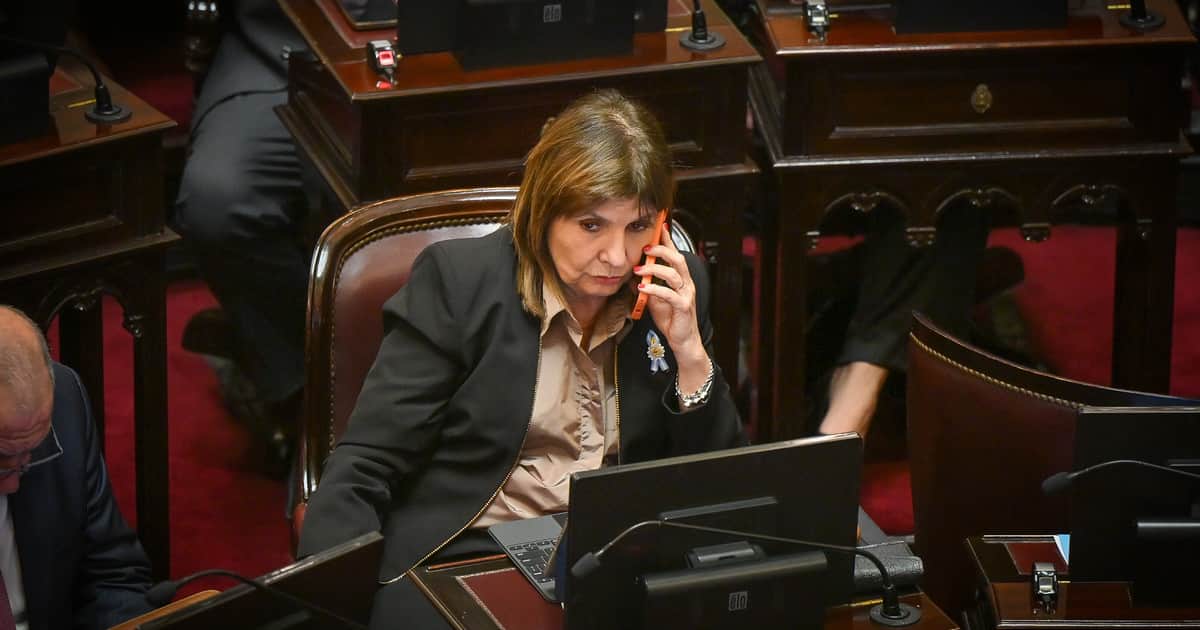 La reforma política también distancia a Bullrich del Gobierno: dice que no la consultan y que "juegan a las escondidas"