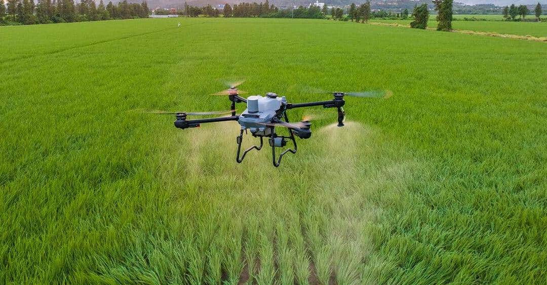 Drones pulverizadores: gota a gota, el agro vuela hacia una protección de cultivos más inteligente