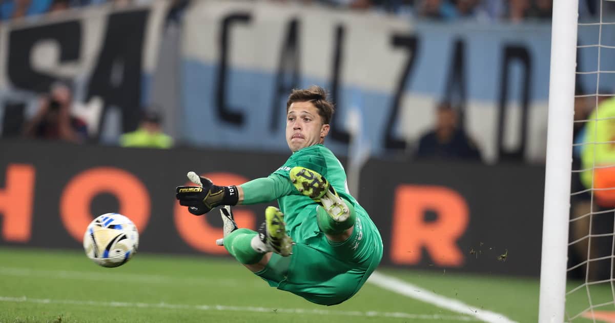 Los impactantes números de Cambeses en los penales en la previa al Racing - Boca