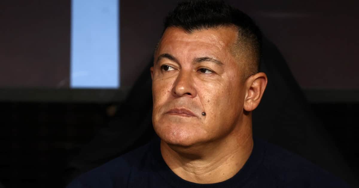 La curiosa frase de Almirón tras la derrota y los silbidos: "No sé si será por el clásico..."