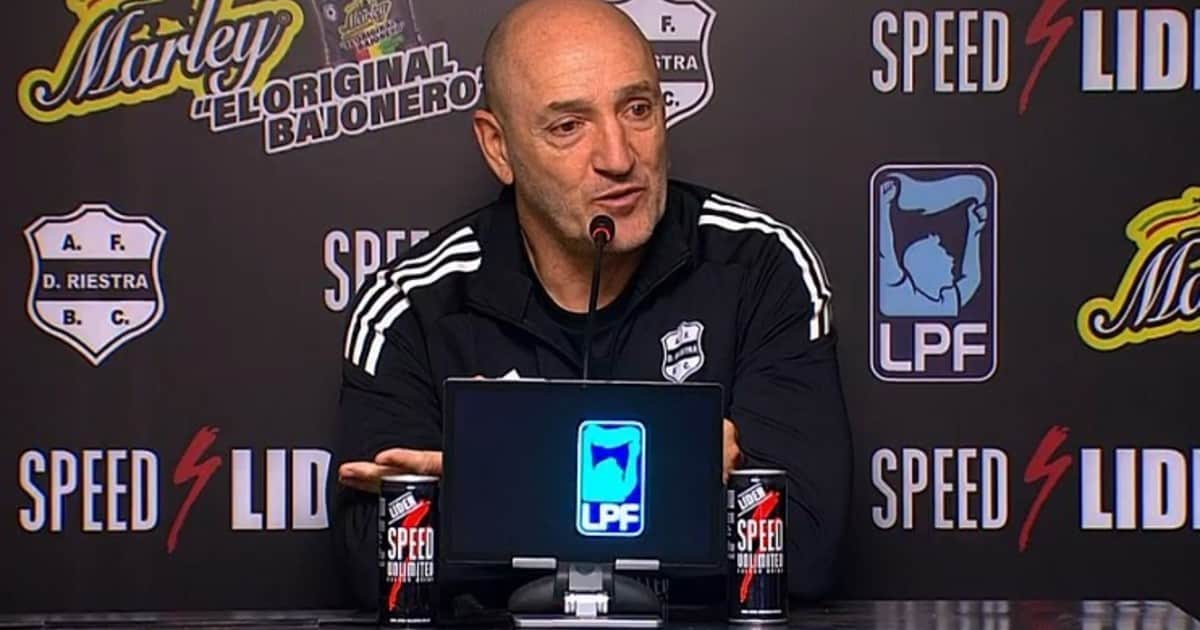 La durísima respuesta del DT de Riestra a Guillermo tras las polémicas: "Se viven quejando, al Melli lo conocemos"