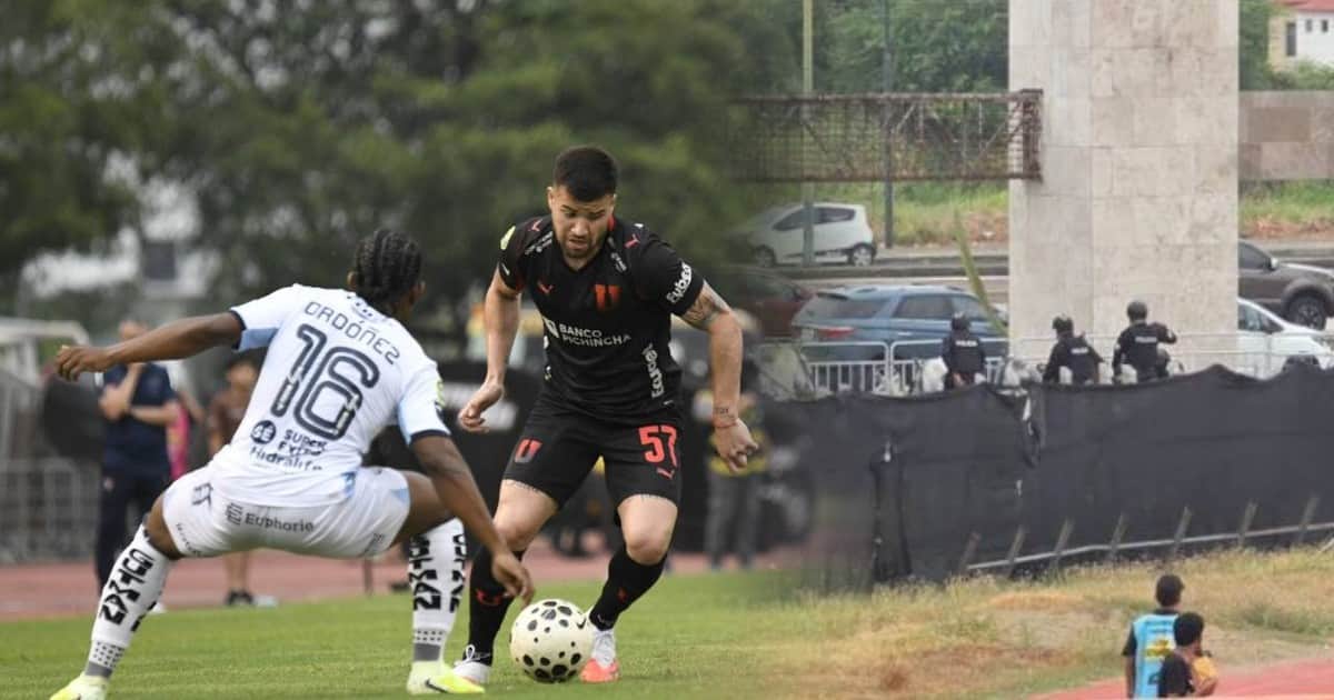 El accidentado debut de un ex Boca en Ecuador: a los hinchas ¡les tiraron bengalas desde afuera del estadio!