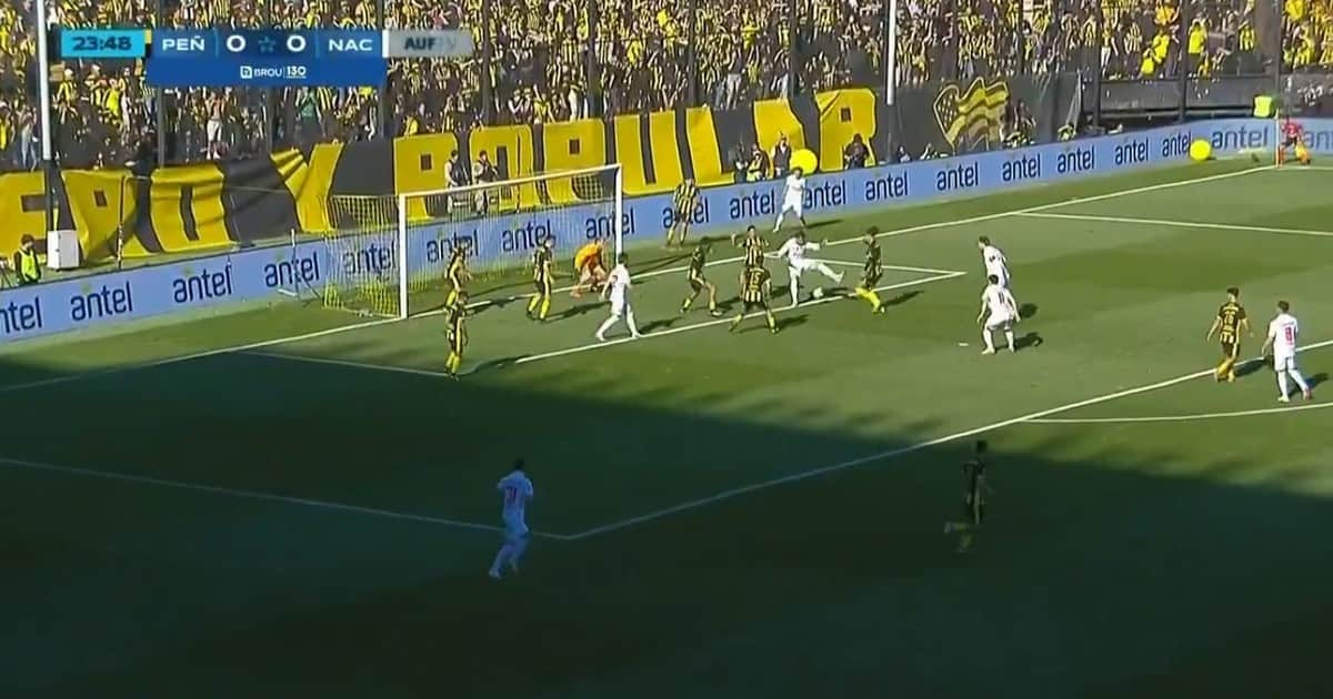 Nacional ya le gana a Peñarol en el clásico uruguayo con un golazo de taco