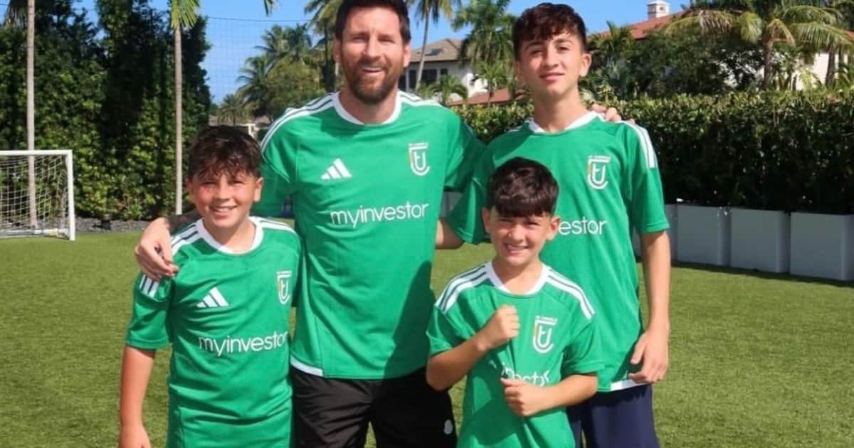 ¿De qué equipo es la camiseta con la que Lionel Messi posó junto a sus hijos?
