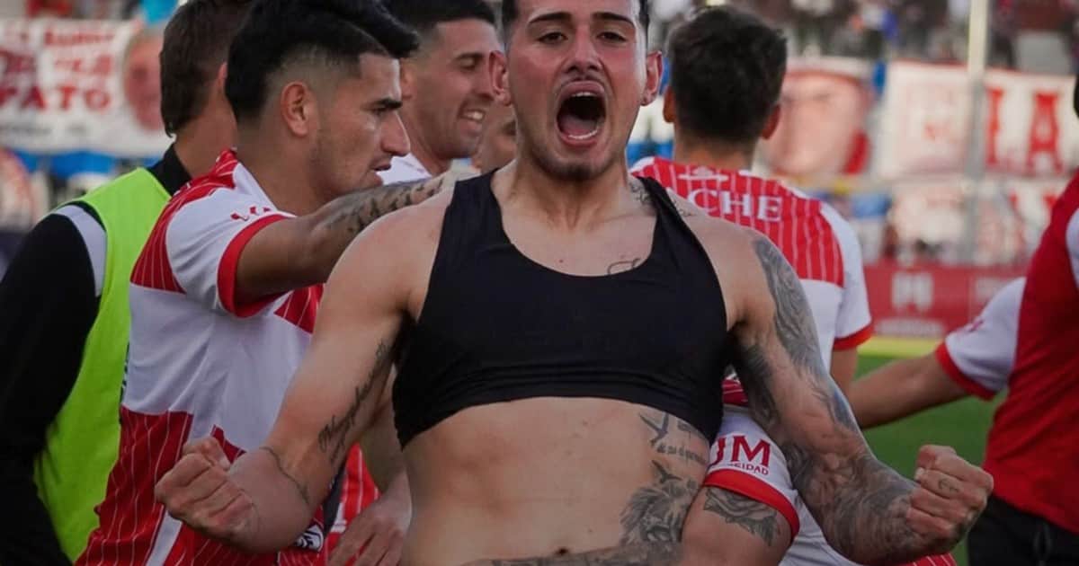 Morón se quedó con un triunfazo lleno de polémicas y se acercó a Ferro