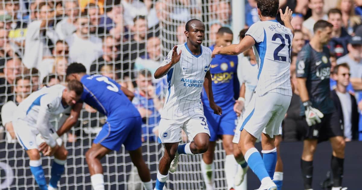 Polémica en redes por la edad del verdugo que le convirtió el primer gol al Dibu en Chelsea y dijo "sufro de alopecia crónica"
