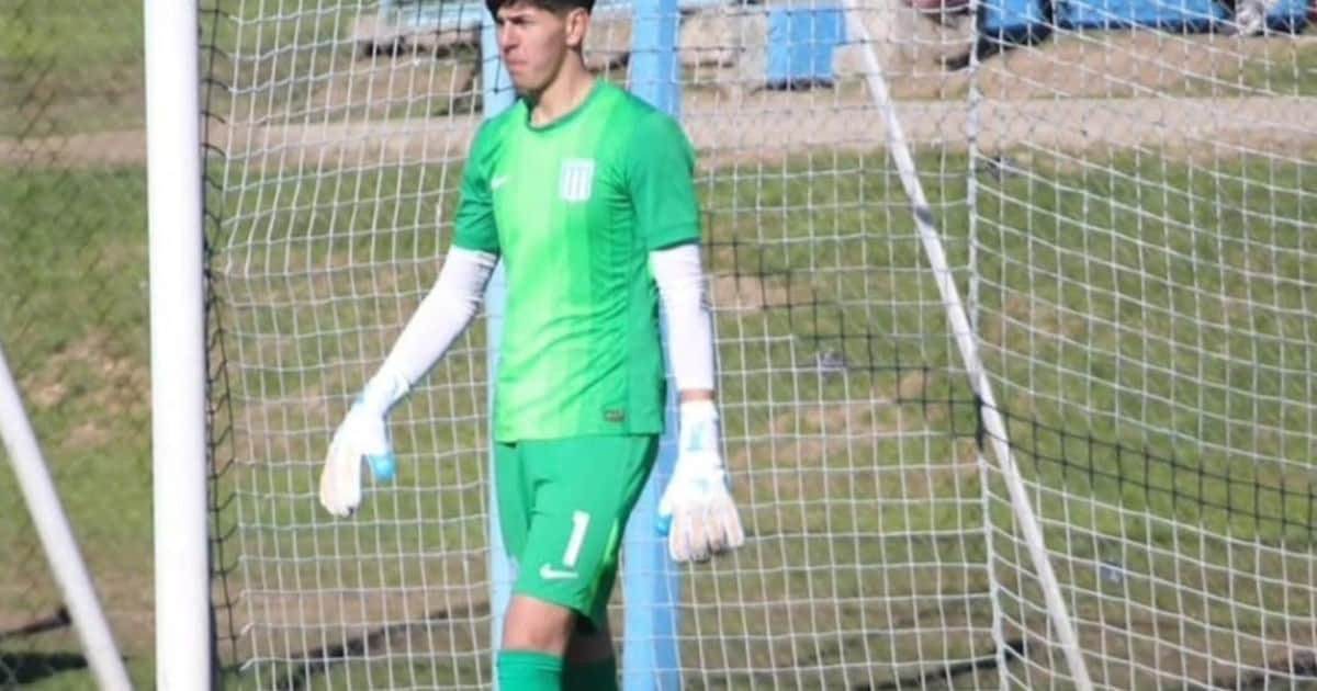 Quién es el arquero gigante de Racing que impacta a todos