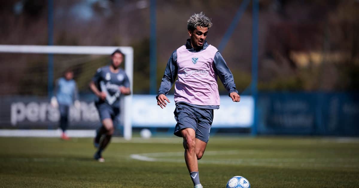 Ronaldo Martínez: primera práctica con Vélez, convocado y ¿titular contra Boca?