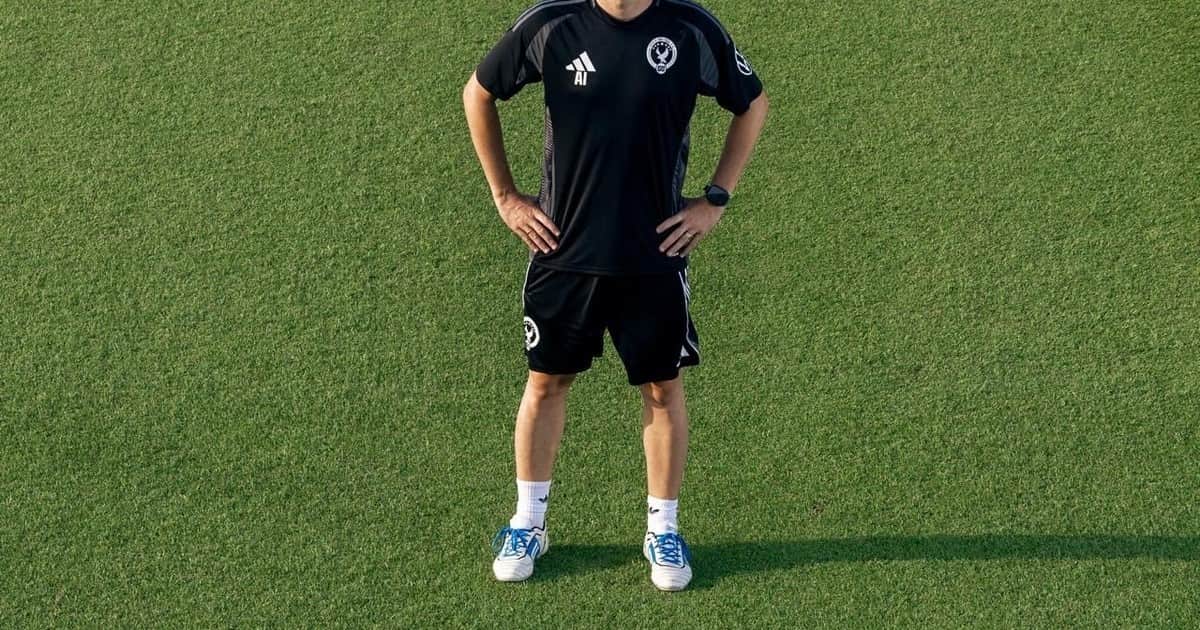 Andrés Iniesta debutó como técnico en una liga exótica y arrancó con derrota