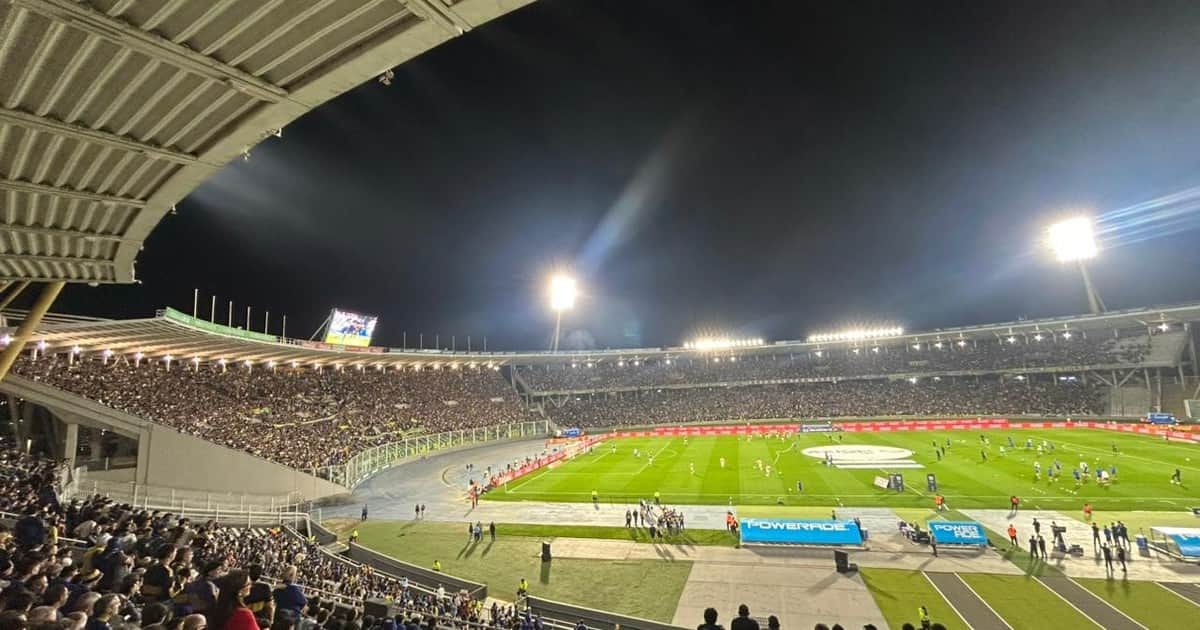 El primer homenaje para Messi: un minuto de aplausos en Boca - Vélez