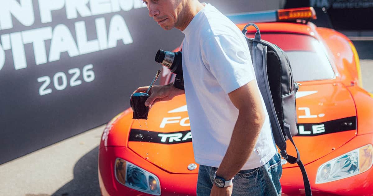 El divertido blooper de Franco Colapinto con el Rayo McQueen en su llegada a Monza