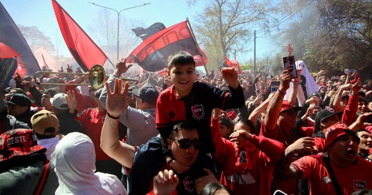 El parche y la cinta especial en homenaje a Messi que utilizará Newell's en el clásico contra Rosario Central