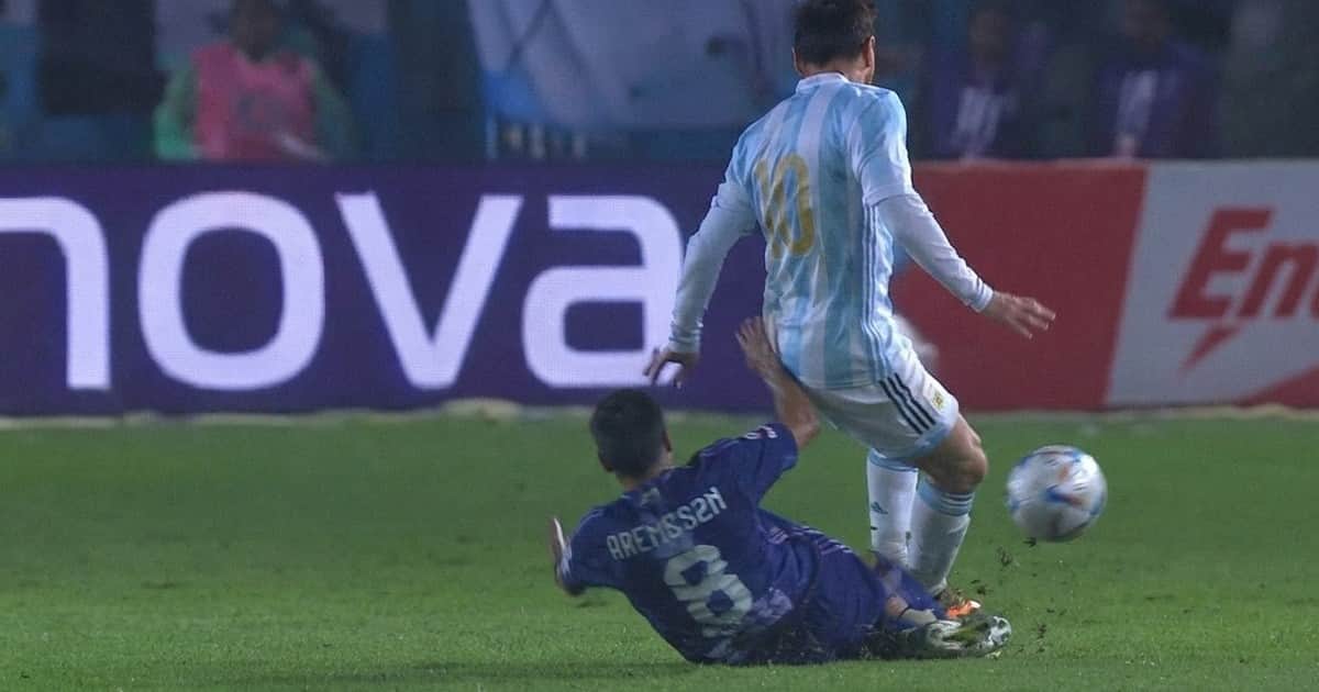 Polémica: la fuerte falta de Arambarri por la que Atlético Tucumán pidió la roja