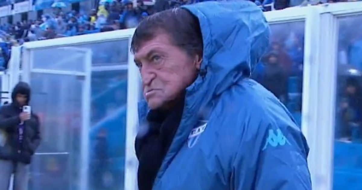 Video: Falcioni salió a dirigir con botines al partido contra River