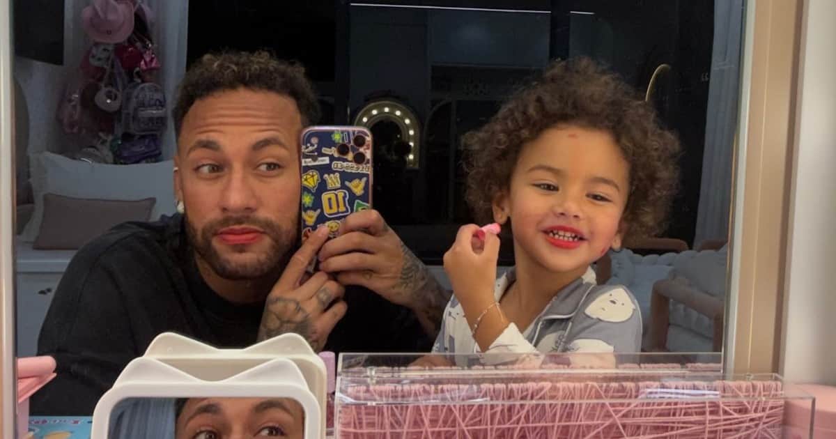 El tierno video que subió Neymar tras ser maquillado por su hija