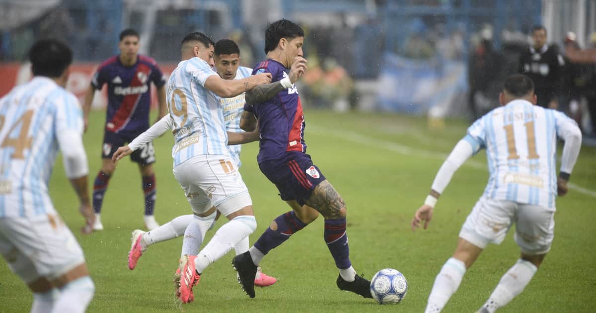 Videos: el gol de Andrada, la roja a Nicola y los mejores momentos de Atlético Tucumán-River