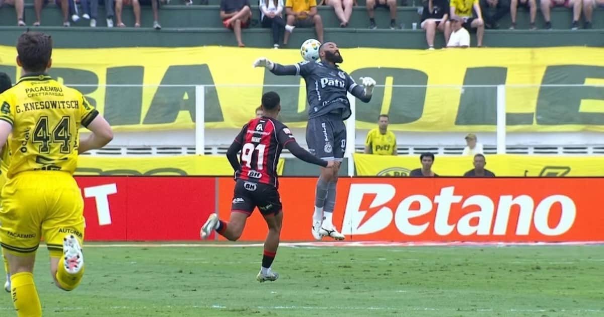 Video: dos bloopers de un arquero en la Serie A de Brasil