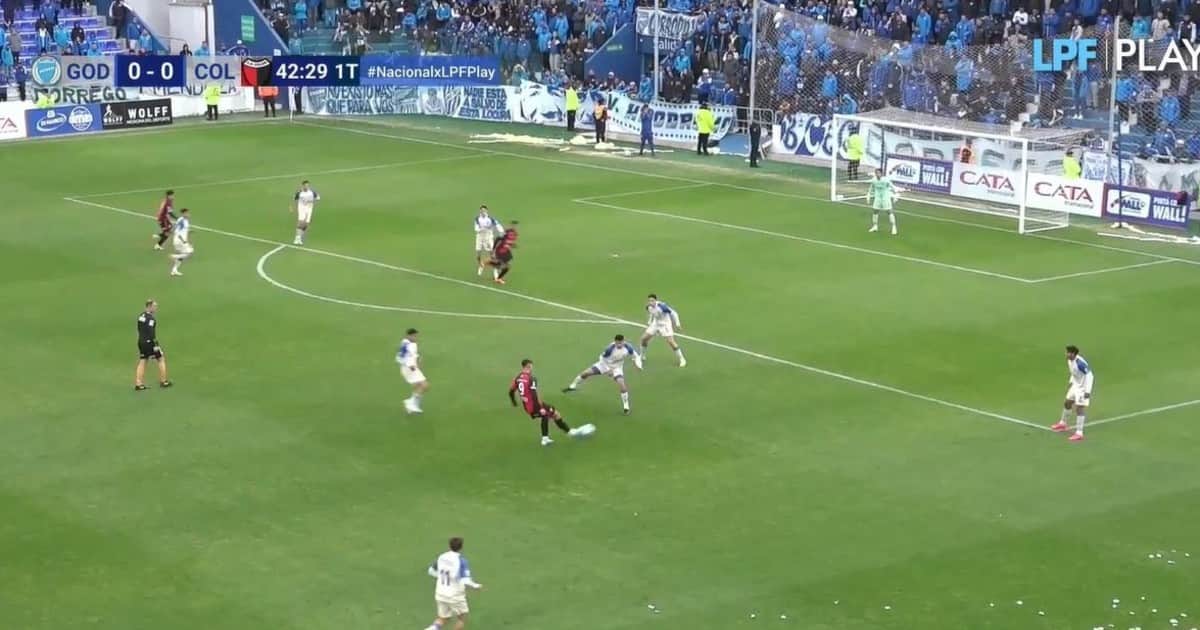 Escandaloso: el insólito offside para anular el 1-0 de Colón frente a Godoy Cruz