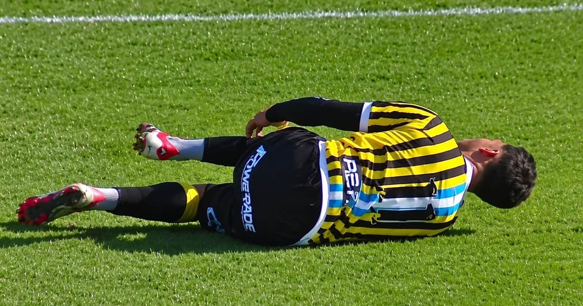 Video: violentísima patada de un jugador de Ferro