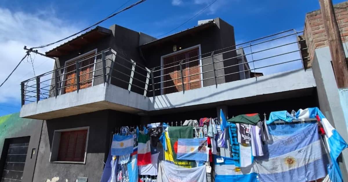 La casa de Messi está a metros de la Villa Suramericana y es un santuario para todas las delegaciones