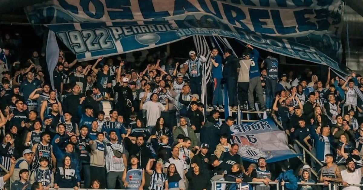 Mostraron banderas del rival: 20 hinchas con derecho de admisión