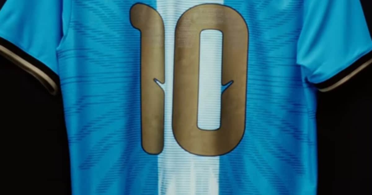 De gala: Messi presentó la camiseta que usará en su último partido con la Selección Argentina