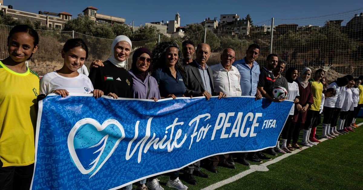La FIFA inauguró dos canchas para los niños de Cisjordania