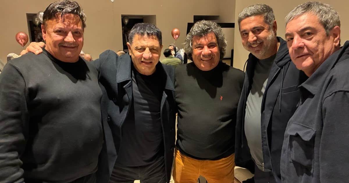 Reunión de amigos para colaborar: fútbol y solidaridad