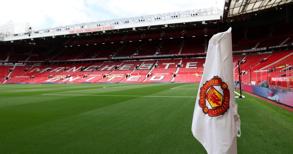 La insólita decisión de Manchester United para recaudar fondos: vende el pasto de Old Trafford