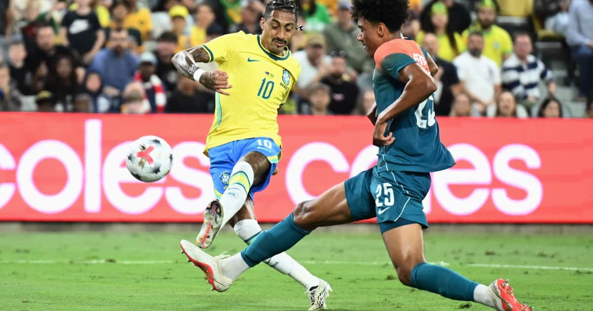 Una floja Brasil padeció con Australia y pudo llevarse un empate sobre la hora