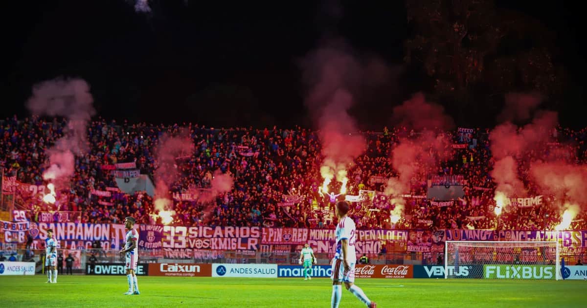 Otra vez, la barra de la Universidad de Chile provocó la suspensión de un partido