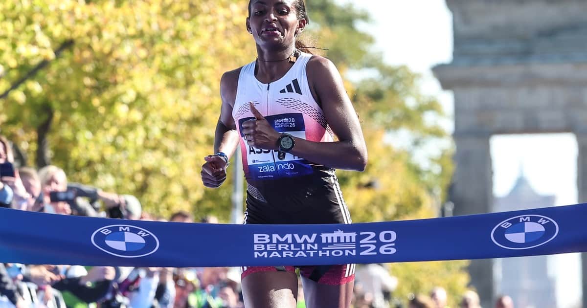La atleta que iba a romper el récord mundial de maratón pero sufrió una grave lesión y terminó la carrera rengueando
