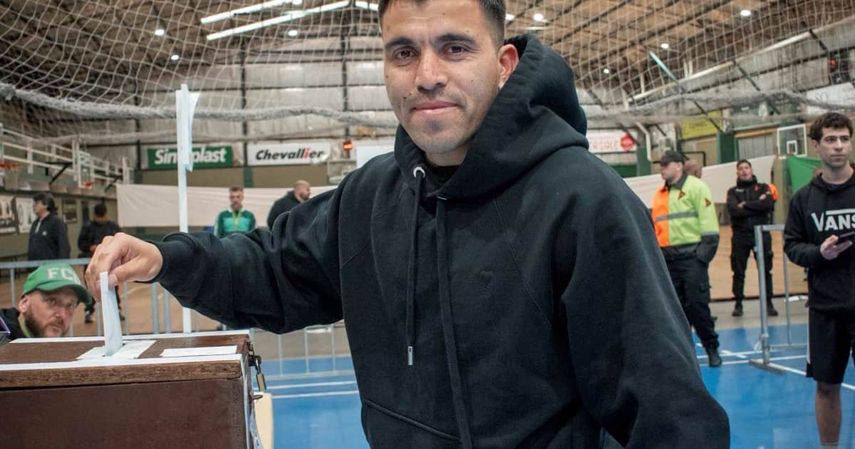 Marcos Acuña fue a votar en las elecciones de Ferro