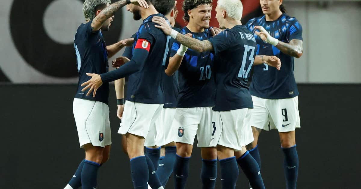 Uruguay goleó 4-1 a Corea del Sur: primer triunfo con Diego Forlán