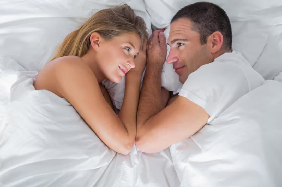 Día Mundial del Sexo: ¿con quién se animan los argentinos a cumplir sus fantasías, sus amantes o sus parejas?