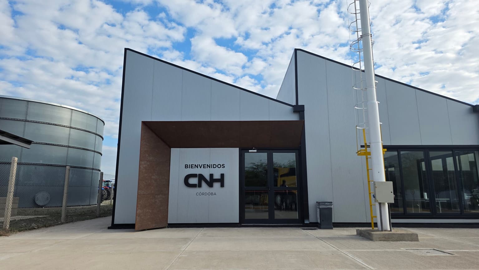 Una recorrida “a calzón quitado” por la megaplanta de CNH en Córdoba: ¿Cómo es el día de un operario que fabrica tractores y cosechadoras para Case IH?