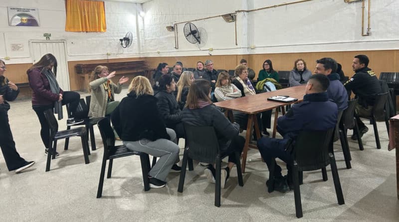Encapuchados, se metieron en la casa de una mujer de barrio Acuña y le robaron teléfono y computadora