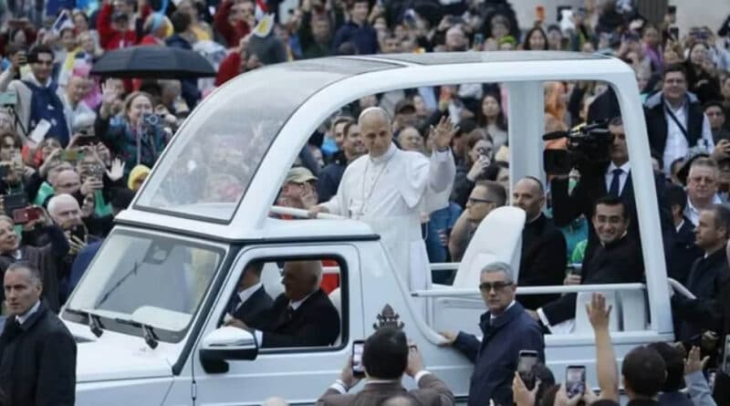 El cirujano del Papa dijo que León XIV está en condiciones de hacer su gira por América del Sur