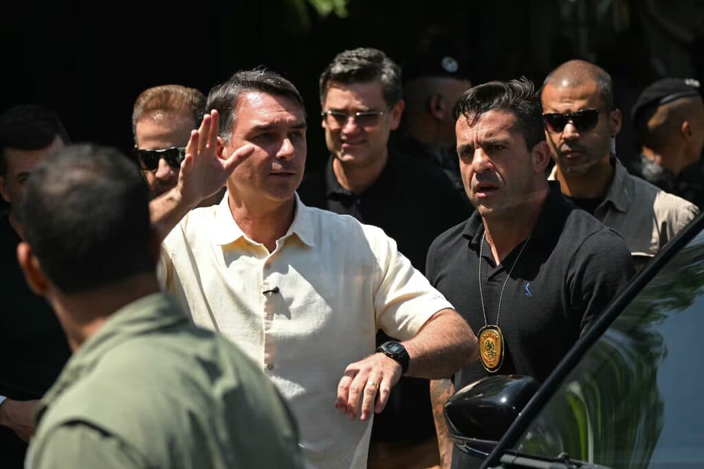 Flávio Bolsonaro se proclamó presidente electo de Brasil y denunció un supuesto fraude electoral