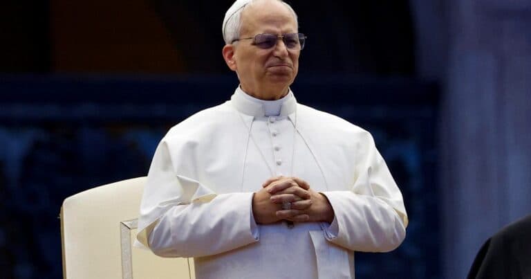 El Papa León XIV, Bob Dylan y un disco con una advertencia: “No lo difundan”