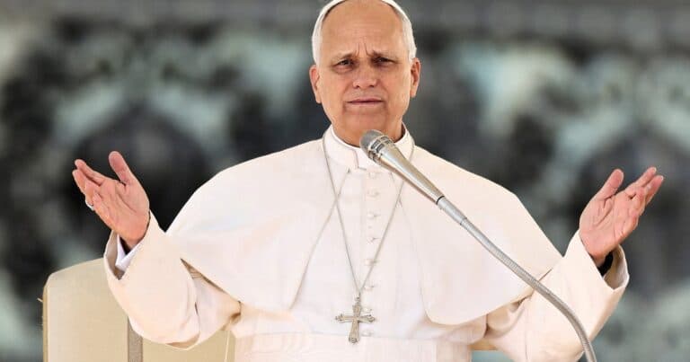 En un mensaje a industriales argentinos, el Papa destacó la importancia de pagar «salarios justos» a los obreros