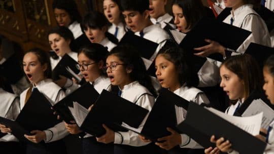 Convocan a un acto en el Senado para pedir que restituyan el Coro Nacional de Niños