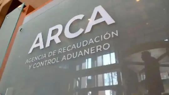 La receta recesiva de Caputo para bajar la inflación se convirtió en el fantasma que pone en riesgo al plan de estabilización