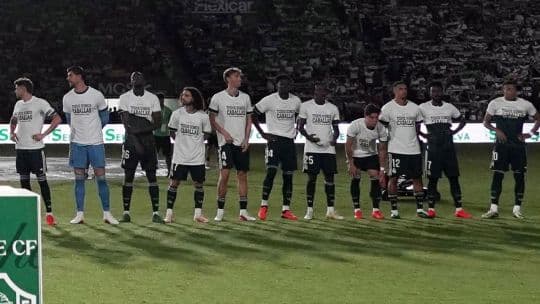 En RDC analizaron la polémica que desató el gesto de Mbappé, Vinicius y Konaté con la camiseta de Ceuta