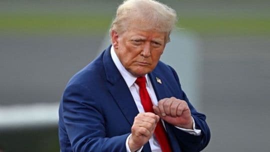 RDC: La pelea entre Trump y los medios llegó a la Justicia y alteró la cobertura de la visita de Xi Jinping