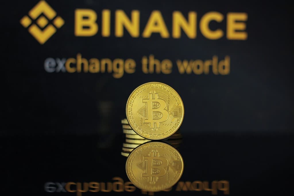 Más de 2.000 millones de dólares salen de carteras vinculadas a Binance. La sospecha apunta a un hackeo histórico