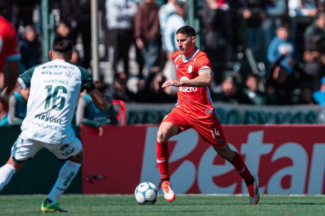 Belgrano lo buscó hasta el final y encontró el empate ante Sarmiento en la última jugada
