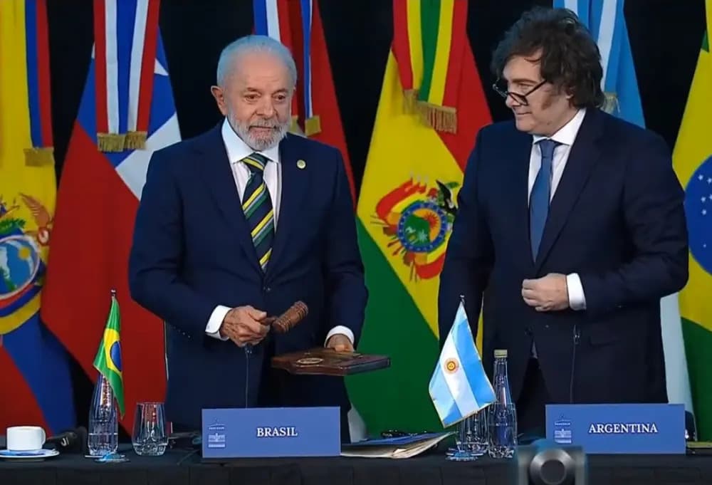 Brasil citó a la diplomacia argentina para exigir explicaciones por la salida de Flávio Bolsonaro