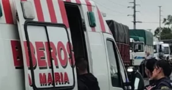 Choque en Barrio Las Playas: dos jóvenes hospitalizados