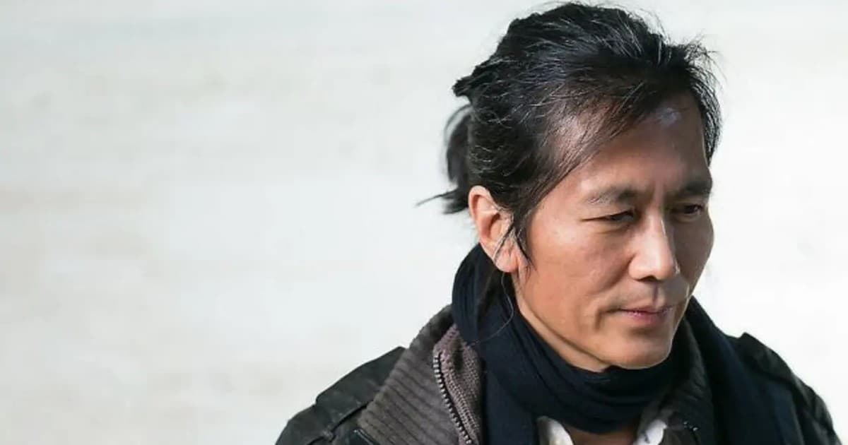 Byung-Chul Han, filósofo, sobre los smartphones: "Preferimos escribir mensajes de texto en lugar de llamar porque al escribir estamos menos expuestos al trato directo"